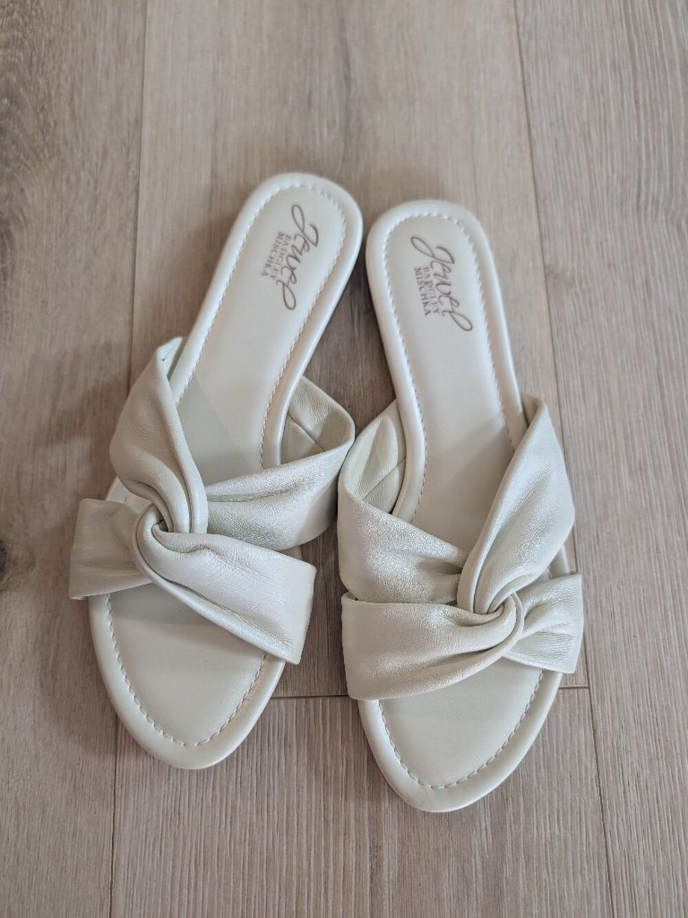 NWOT Jewel Badgley Mischka White Leather Slides 8